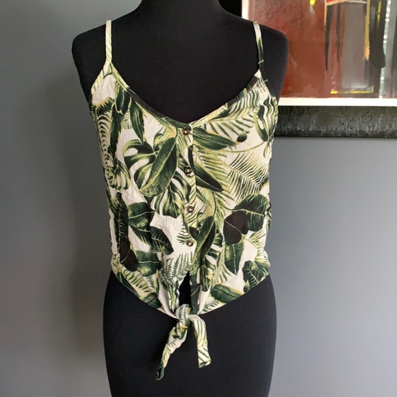 H&M Tops - H&M crinkle leaf print tank, size 6, new